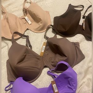 SKIMS T shirt bra - NWT